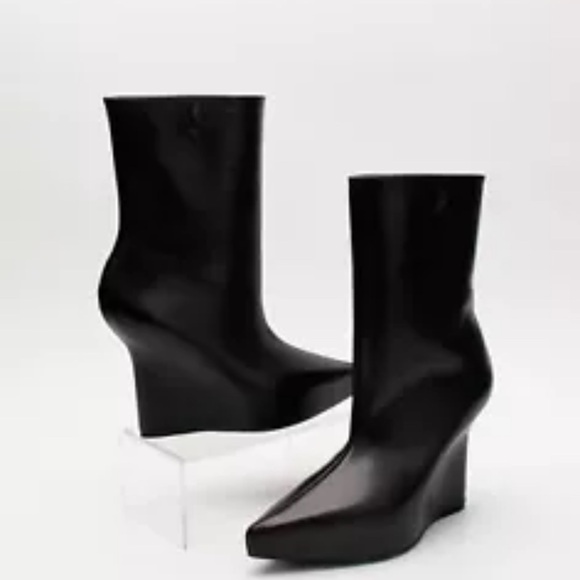 👜 GIVENCHY Leather Wedge Heel Ankle Boots - Picture 2 of 7